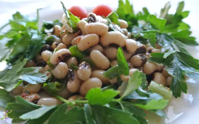 Black-Eyed Peas and Crackers